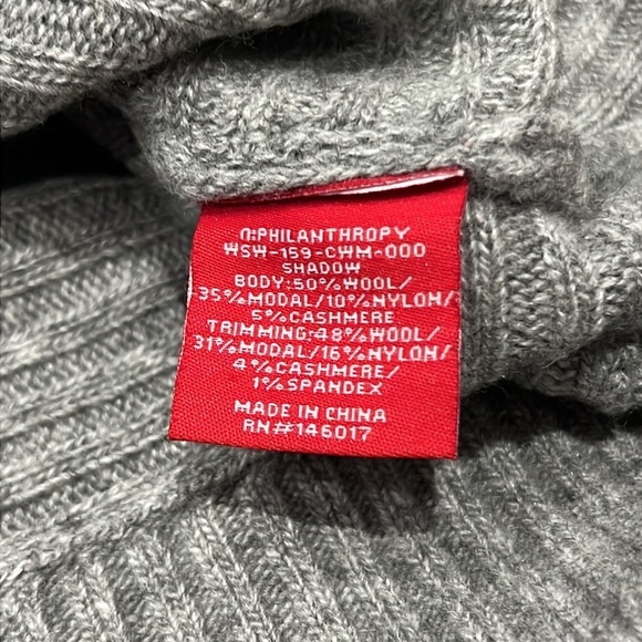 N: Philanthropy Women’s Sweater Grey Size XS - Picture 4 of 4